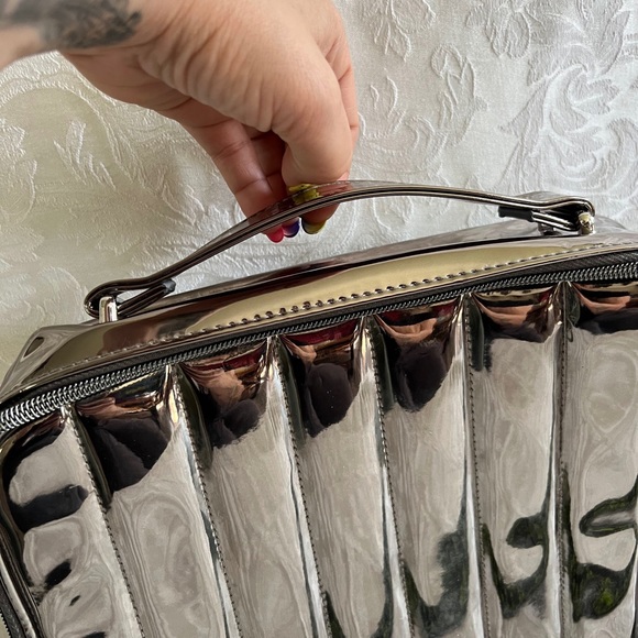 chrome reflective gunmetal case zip with handle landcome promo bag - Picture 4 of 7